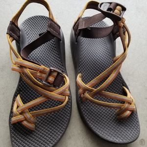 Womens chacos sz 8